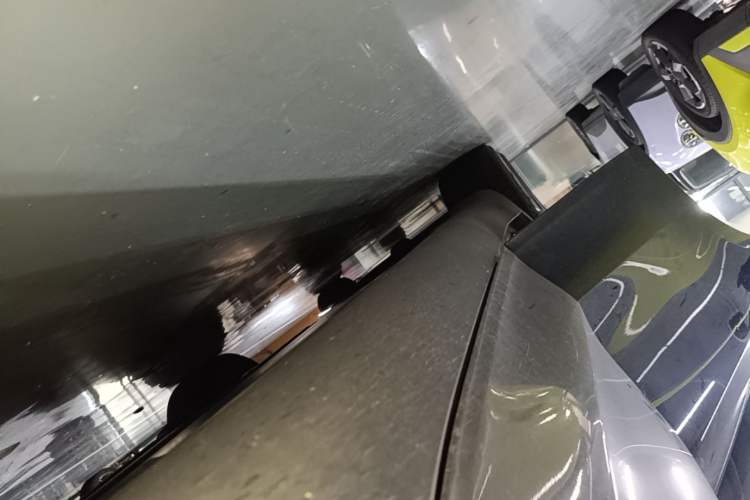 Used Tesla Model Y 2021 Standard Range Rear-Wheel Drive Version Right Side Sill