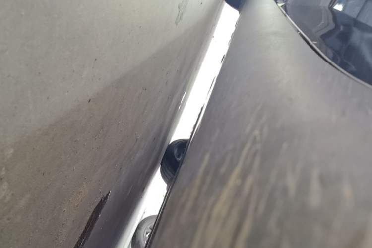 Used Tesla Model Y 2021 Standard Range Rear-Wheel Drive Version Right Side Sill