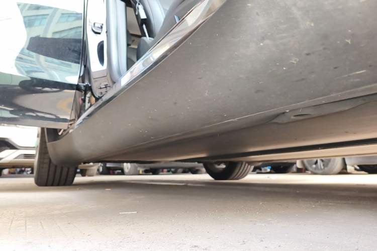Used Tesla Model Y 2021 Standard Range Rear-Wheel Drive Version Right Side Sill