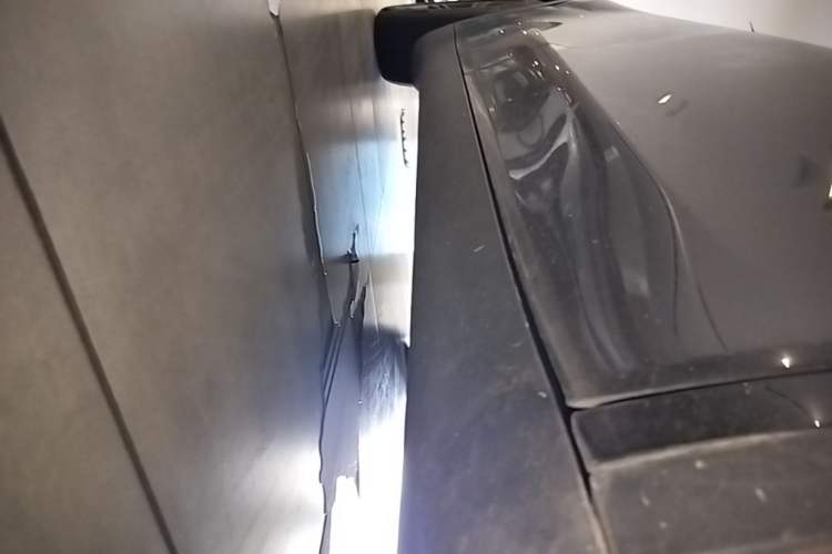 Used Tesla Model Y 2021 Long-Range All-Wheel-Drive Version Right Side Sill