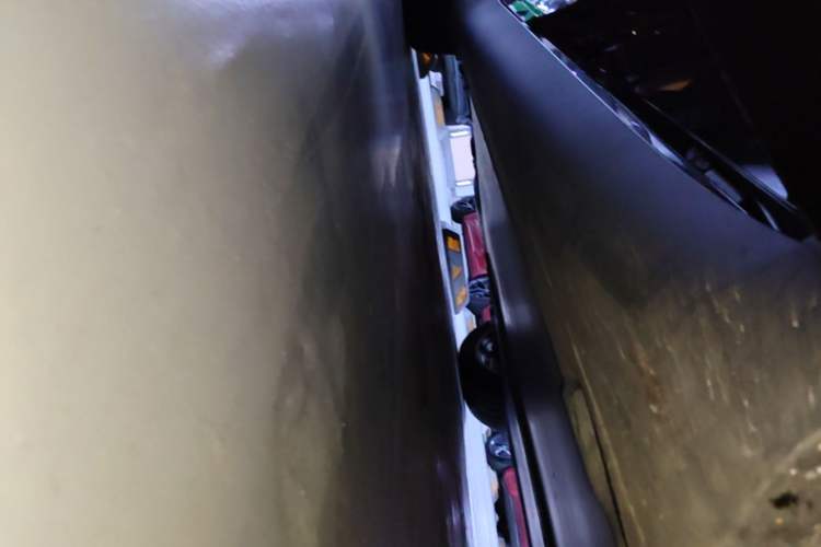 Used Tesla Model Y 2021 Standard Range Rear-Wheel Drive Version Right Side Sill