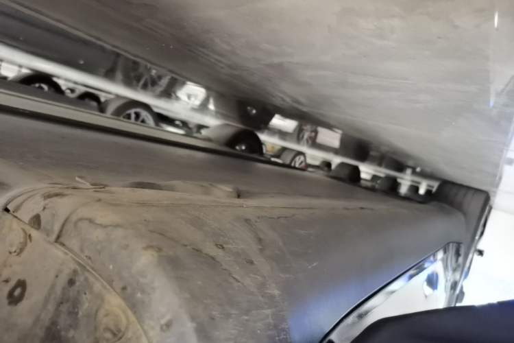 Used Tesla Model Y 2021 Standard Range Rear-Wheel Drive Version Right Side Sill