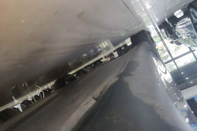 Used Tesla Model Y 2021 Standard Range Rear-Wheel Drive Version Right Side Sill