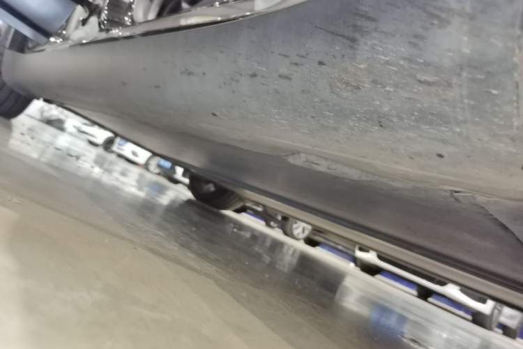 Used Tesla Model Y 2021 Standard Range Rear-Wheel Drive Version Right Side Sill