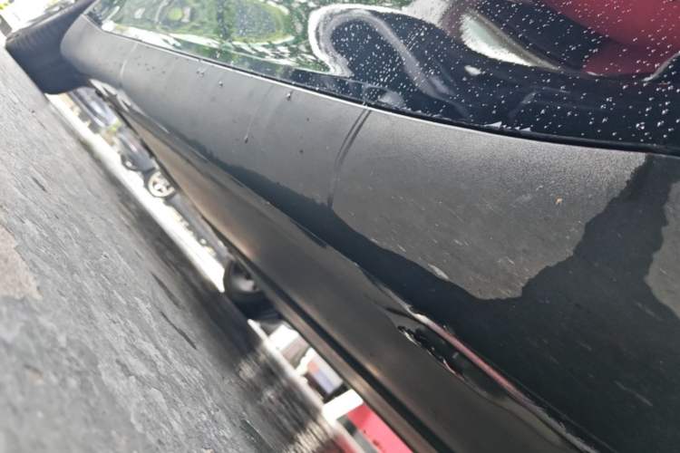 Used Tesla Model Y 2021 Standard Range Rear-Wheel Drive Version Right Side Sill