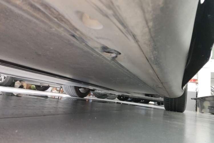 Used Tesla Model Y 2021 Standard Range Rear-Wheel Drive Version Right Side Sill