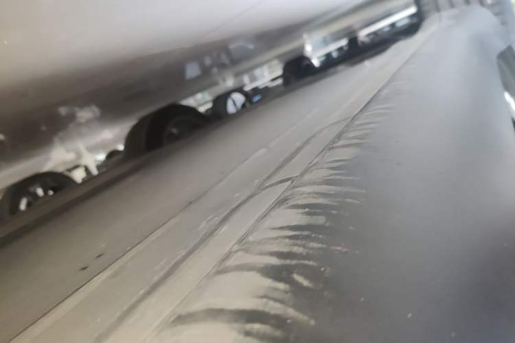 Used Tesla Model Y 2021 Long-Range All-Wheel-Drive Version Right Side Sill