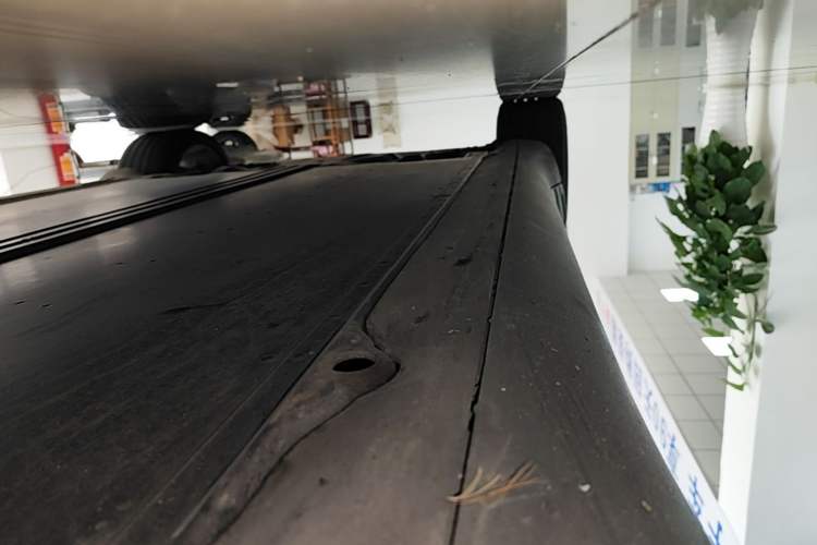 Used Tesla Model Y 2021 Standard Range Rear-Wheel Drive Version Right Side Sill