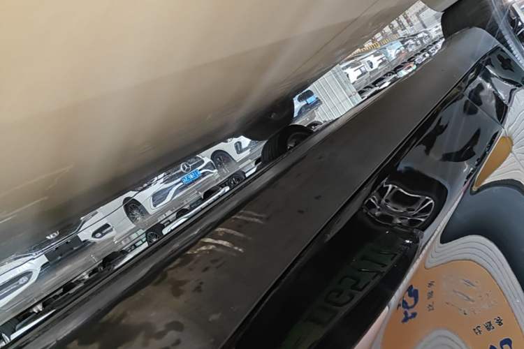 Used Tesla Model Y 2021 Long-Range All-Wheel-Drive Version 3D7 Right Side Sill