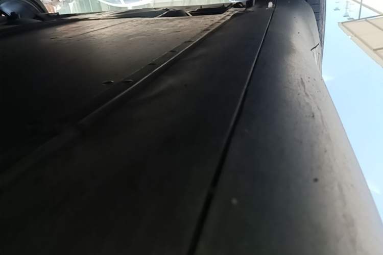 Used Tesla Model Y 2021 Standard Range Rear-Wheel Drive Version Right Side Sill
