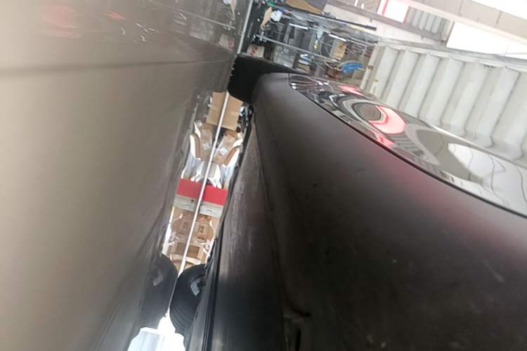 Used Tesla Model Y 2021 Long-Range All-Wheel-Drive Version 3D7 Right Side Sill