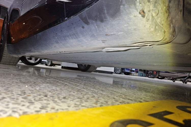 Used Tesla Model Y 2021 Standard Range Rear-Wheel Drive Version Right Side Sill