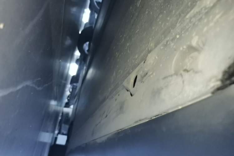 Used Tesla Model Y 2021 Standard Range Rear-Wheel Drive Version Right Side Sill