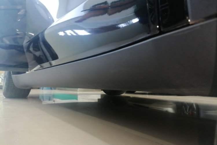 Used Tesla Model Y 2021 Performance High-Performance All-Wheel-Drive Version Right Side Sill