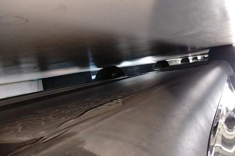 Used Tesla Model Y 2021 Long-Range All-Wheel-Drive Version Right Side Sill