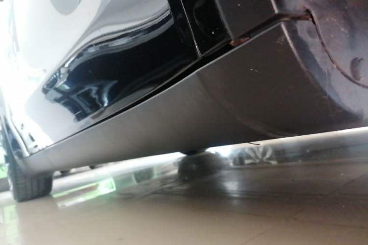 Used Tesla Model Y 2021 Long-Range All-Wheel-Drive Version Right Side Sill