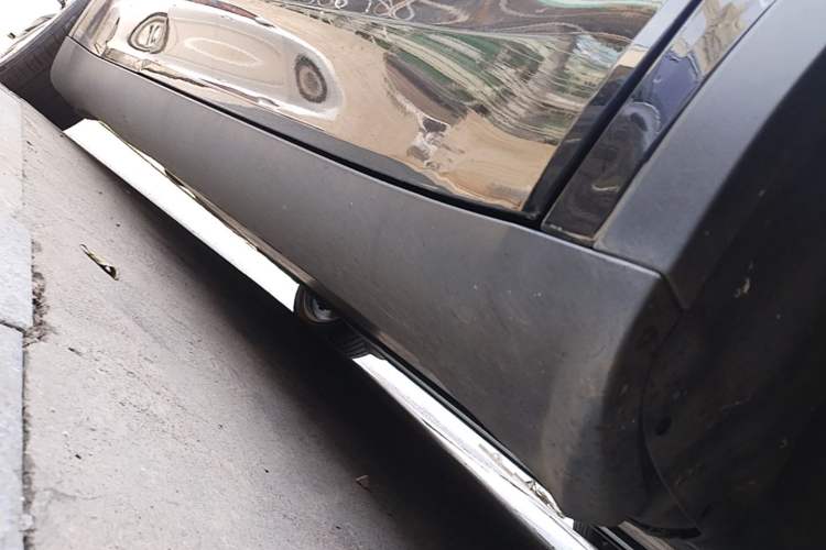 Used Tesla Model Y 2021 Standard Range Rear-Wheel Drive Version Right Side Sill