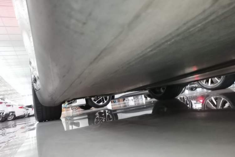 Used Tesla Model Y 2021 Standard Range Rear-Wheel Drive Version Right Side Sill