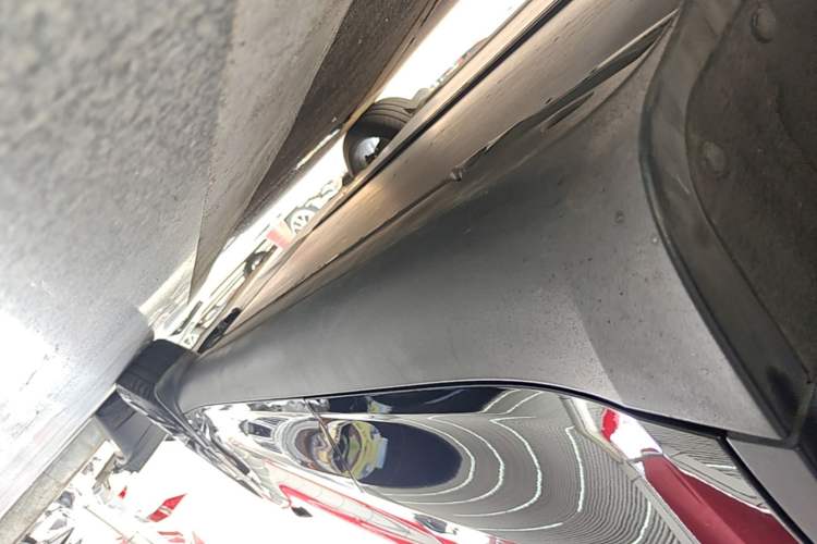 Used Tesla Model Y 2021 Standard Range Rear-Wheel Drive Version Right Side Sill