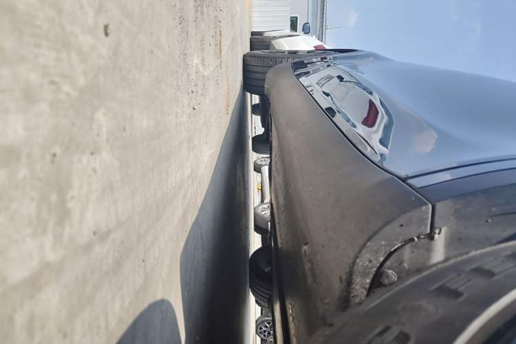 Used Tesla Model Y 2021 Standard Range Rear-Wheel Drive Version Right Side Sill