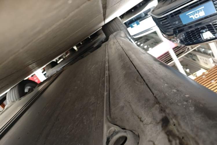 Used Tesla Model Y 2021 Standard Range Rear-Wheel Drive Version Right Side Sill