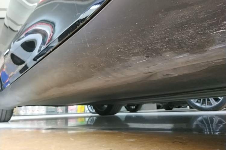 Used Tesla Model Y 2021 Standard Range Rear-Wheel Drive Version Right Side Sill