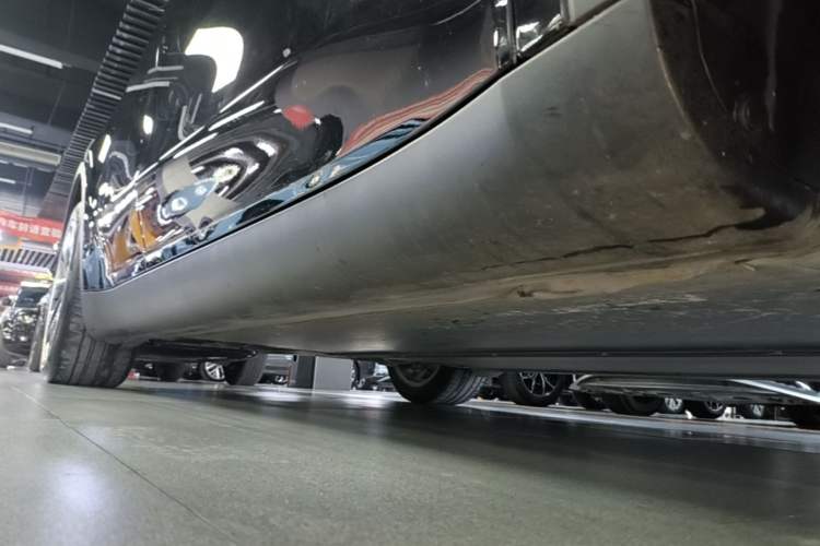 Used Tesla Model Y 2021 Long-Range All-Wheel-Drive Version 3D7 Right Side Sill