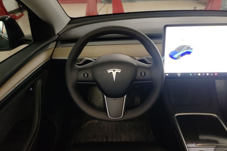 Used Tesla Model Y 2021 Long-Range All-Wheel-Drive Version 3D7 Steering Wheel
