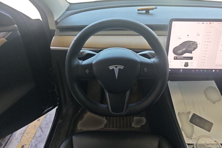 Used Tesla Model Y 2021 Standard Range Rear-Wheel Drive Version Steering Wheel