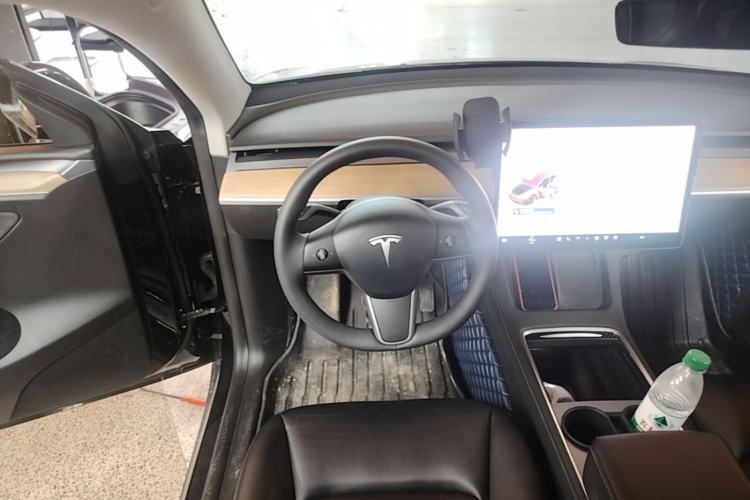 Used Tesla Model Y 2021 Long-Range All-Wheel-Drive Version Steering Wheel