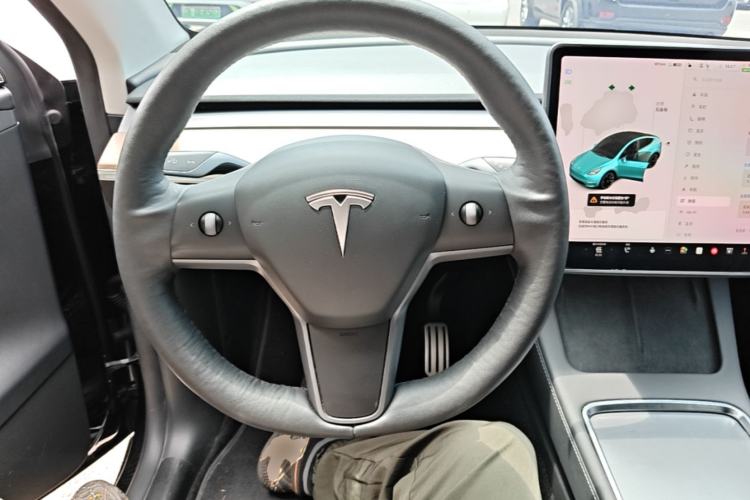 Used Tesla Model Y 2021 Long-Range All-Wheel-Drive Version Steering Wheel