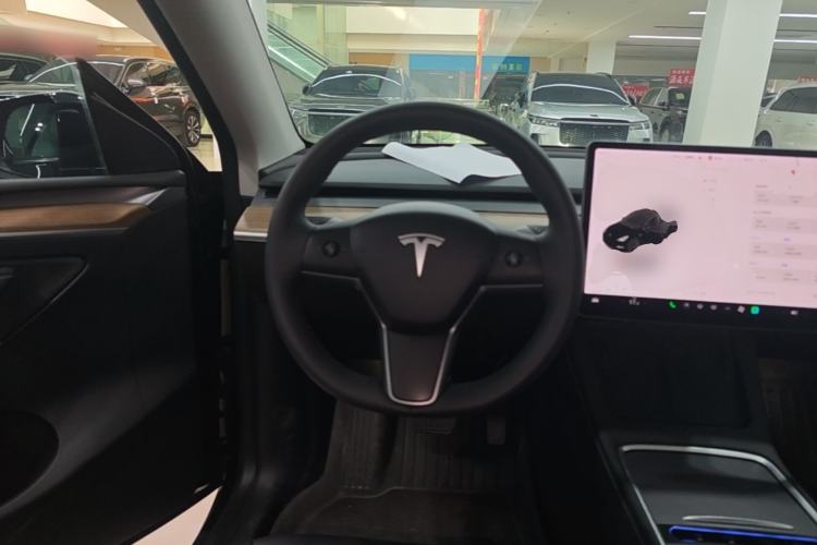 Used Tesla Model Y 2021 Standard Range Rear-Wheel Drive Version Steering Wheel