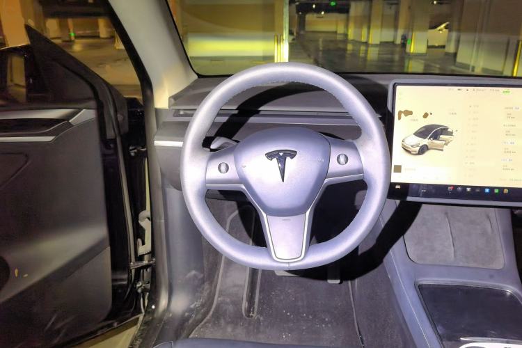 Used Tesla Model Y 2021 Standard Range Rear-Wheel Drive Version Steering Wheel