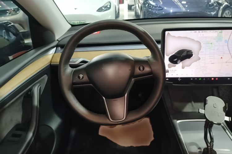 Used Tesla Model Y 2021 Long-Range All-Wheel-Drive Version Steering Wheel