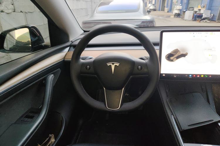 Used Tesla Model Y 2021 Long-Range All-Wheel-Drive Version 3D7 Steering Wheel
