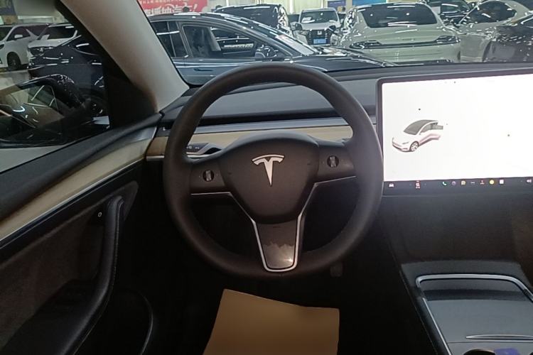Used Tesla Model Y 2021 Standard Range Rear-Wheel Drive Version Steering Wheel