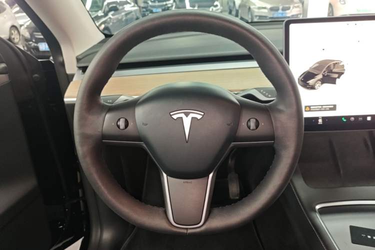 Used Tesla Model Y 2021 Long-Range All-Wheel-Drive Version 3D7 Steering Wheel