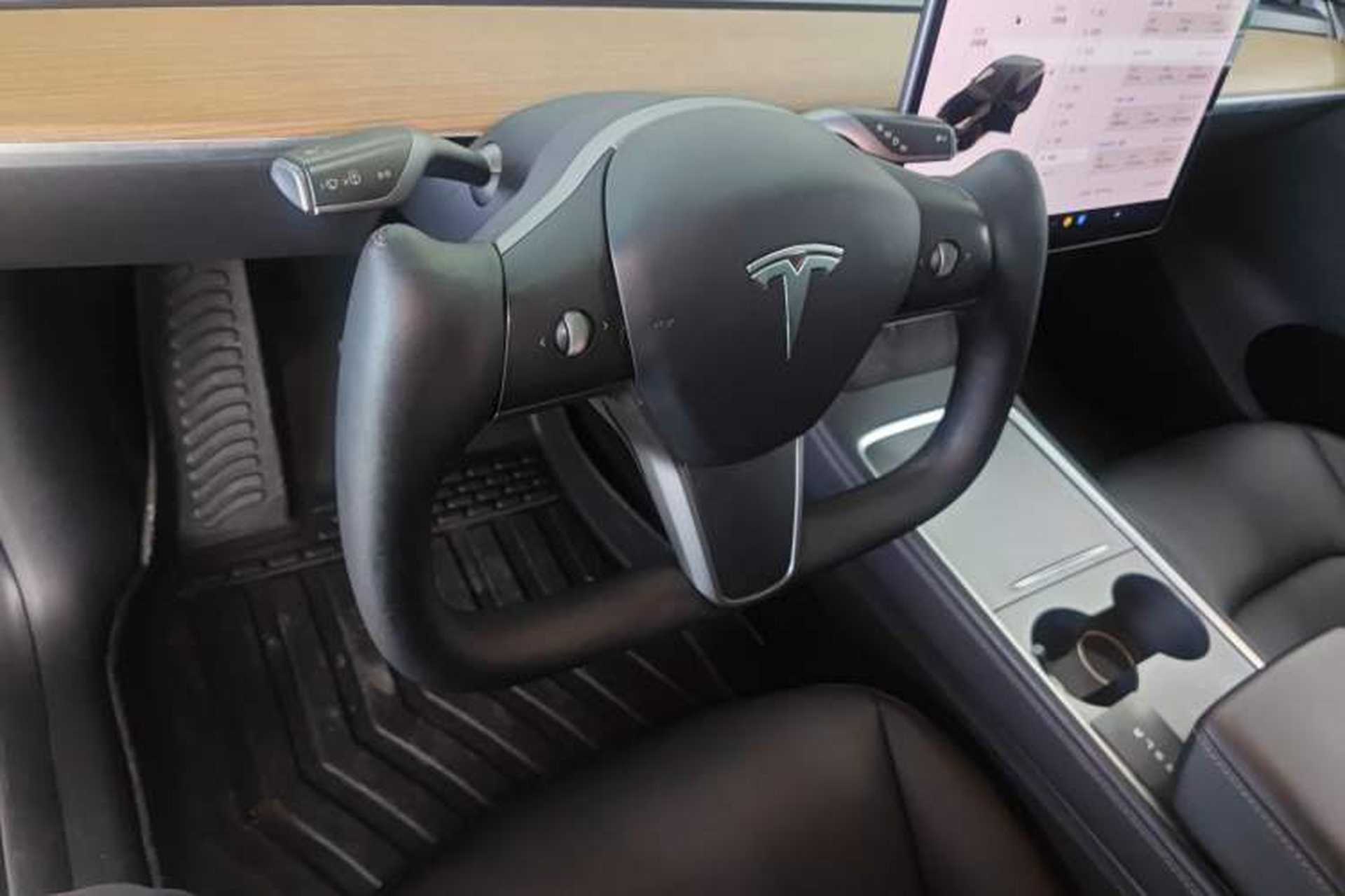 Used Tesla Model Y 2021 Long-Range All-Wheel-Drive Version Steering Wheel