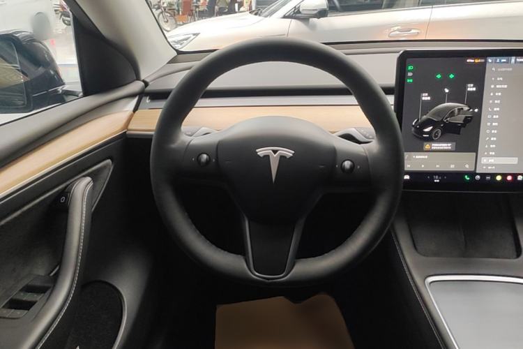Used Tesla Model Y 2021 Standard Range Rear-Wheel Drive Version Steering Wheel