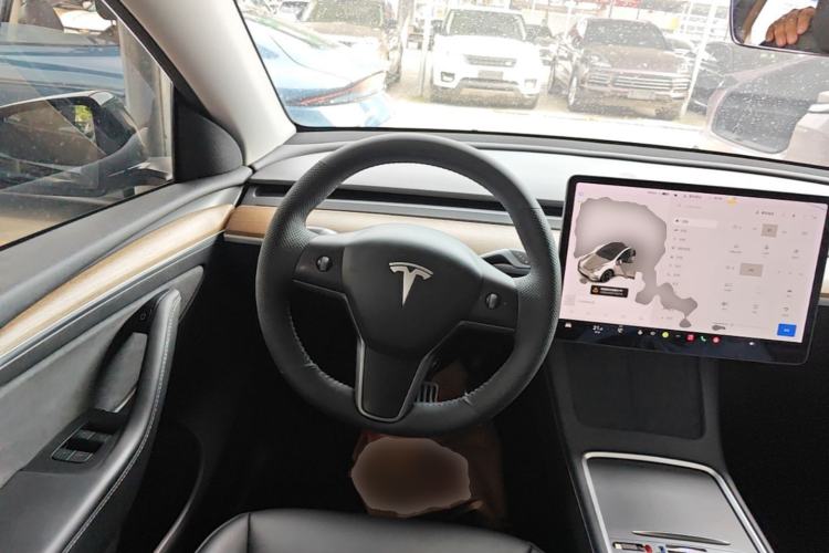 Used Tesla Model Y 2021 Standard Range Rear-Wheel Drive Version Steering Wheel