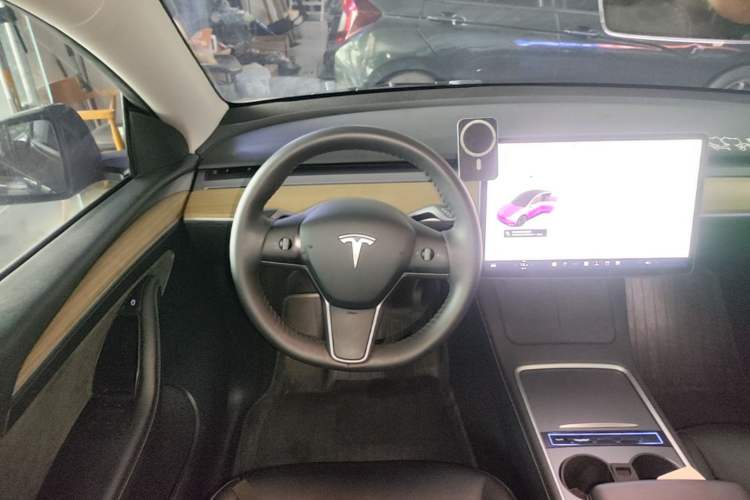 Used Tesla Model Y 2021 Standard Range Rear-Wheel Drive Version Steering Wheel