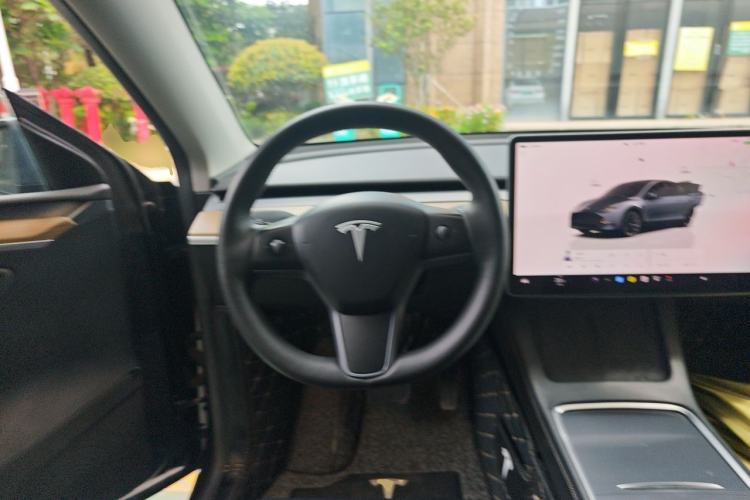 Used Tesla Model Y 2021 Long-Range All-Wheel-Drive Version 3D7 Steering Wheel