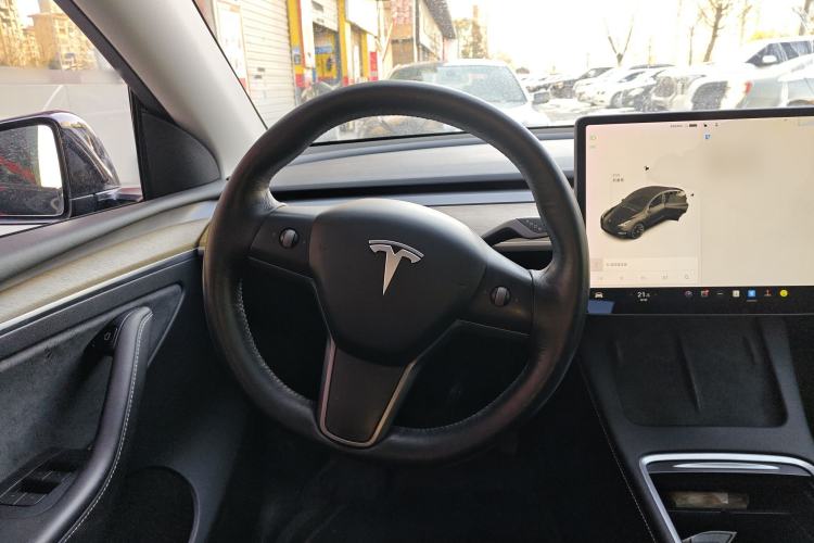 Used Tesla Model Y 2021 Long-Range All-Wheel-Drive Version Steering Wheel