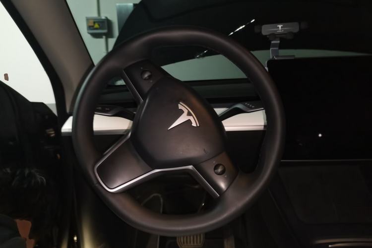 Used Tesla Model Y 2021 Standard Range Rear-Wheel Drive Version Steering Wheel