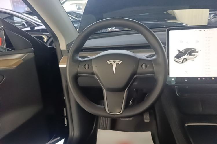 Used Tesla Model Y 2021 Standard Range Rear-Wheel Drive Version Steering Wheel