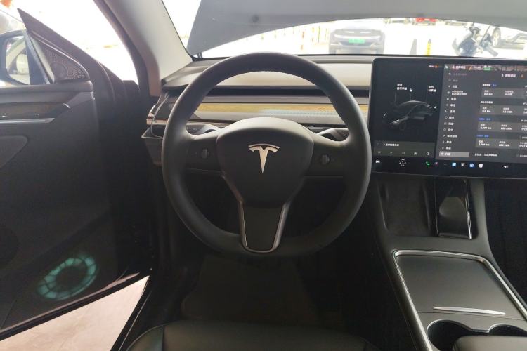 Used Tesla Model Y 2021 Long-Range All-Wheel-Drive Version Steering Wheel