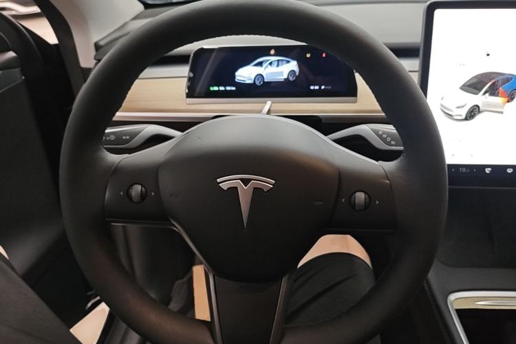 Used Tesla Model Y 2021 Long-Range All-Wheel-Drive Version 3D7 Steering Wheel