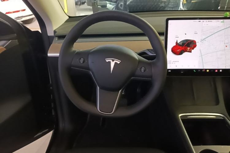 Used Tesla Model Y 2021 Standard Range Rear-Wheel Drive Version Steering Wheel