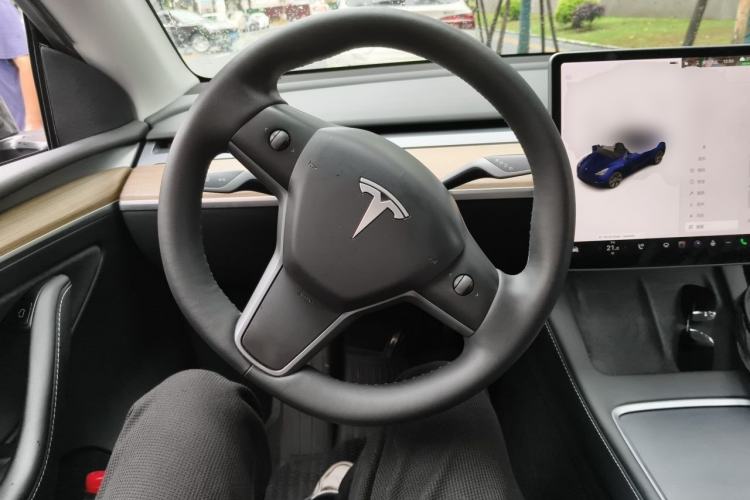 Used Tesla Model Y 2021 Standard Range Rear-Wheel Drive Version Steering Wheel