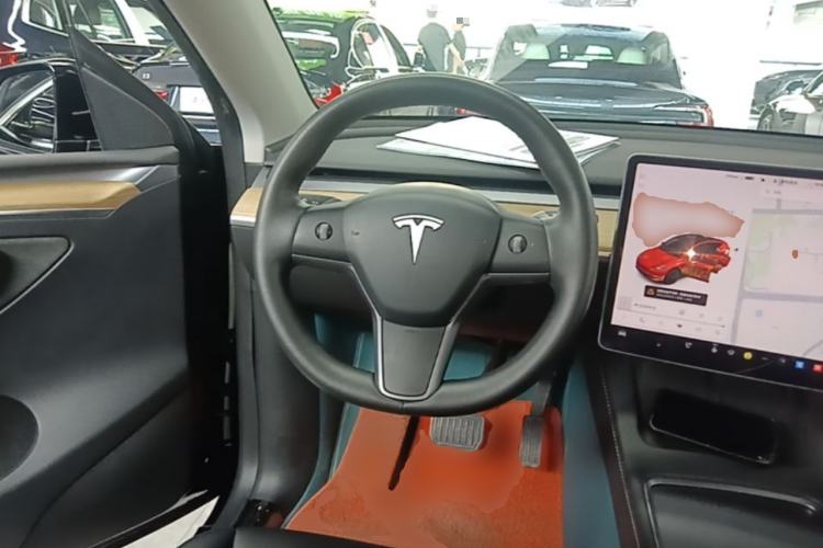 Used Tesla Model Y 2021 Standard Range Rear-Wheel Drive Version Steering Wheel